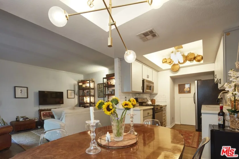 10926 Moorpark Street #7 photo 1
