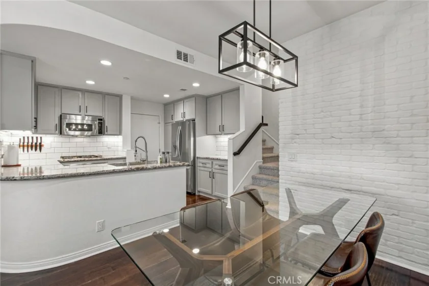 12 Midtown photo 16