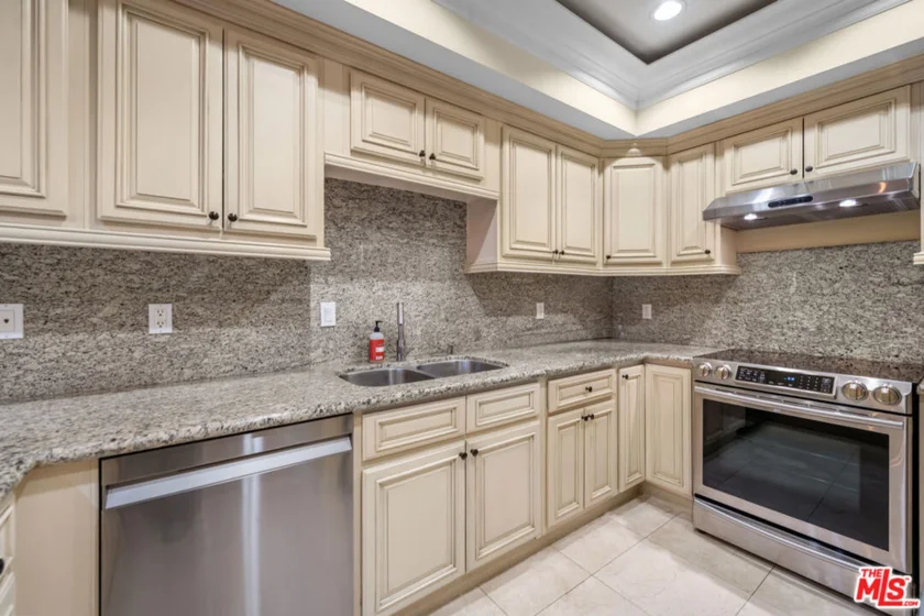837 Crenshaw Boulevard #204 photo 24