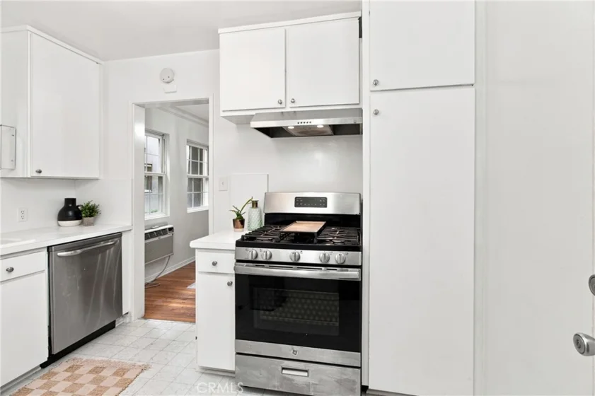 15034 Dickens Street #4 photo 7