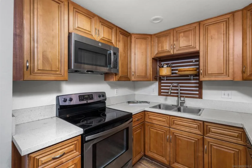 2510 Torrey Pines Road #320 photo 5