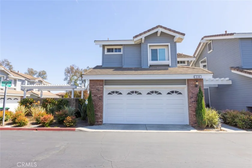 2196 Evergreen photo 1