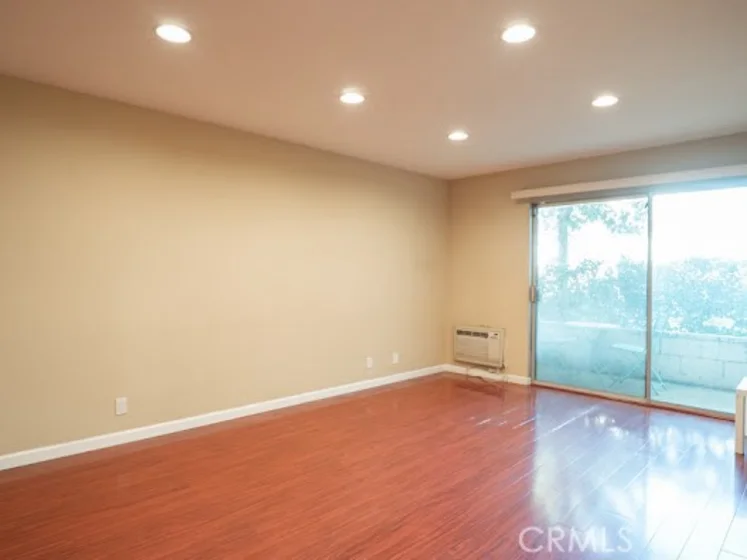 3565 Linden photo 7