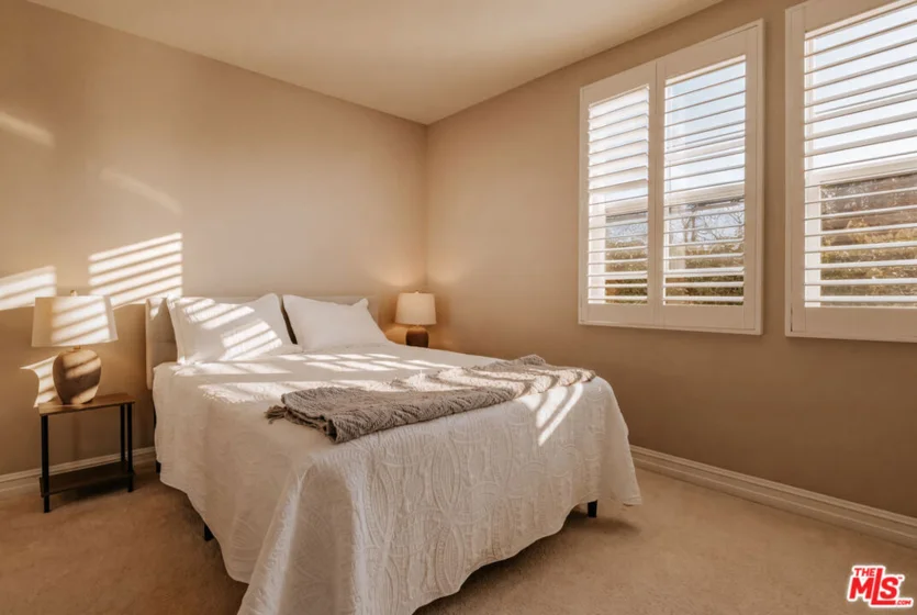 4237 Longridge Avenue #203 photo 11