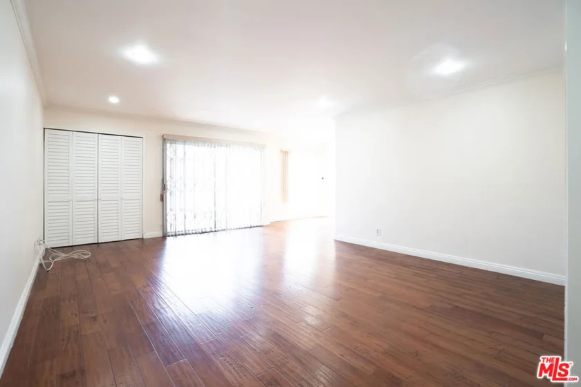 433 S Manhattan Place #108 photo 6