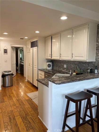 4430 Noble Avenue #201 photo 1