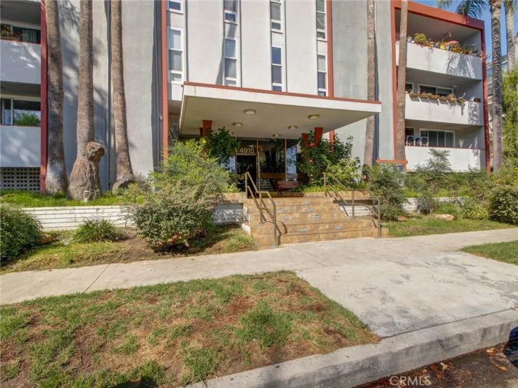 4915 Tyrone #325 photo 1