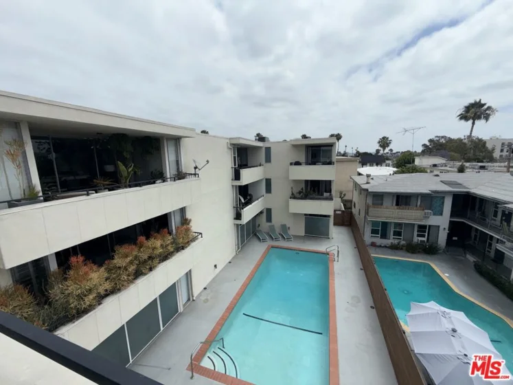 1550 N Laurel Avenue #301 photo 3