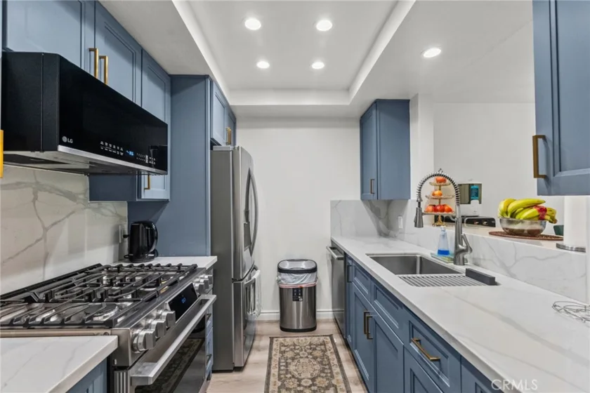 7826 Topanga Canyon Boulevard #101 photo 1