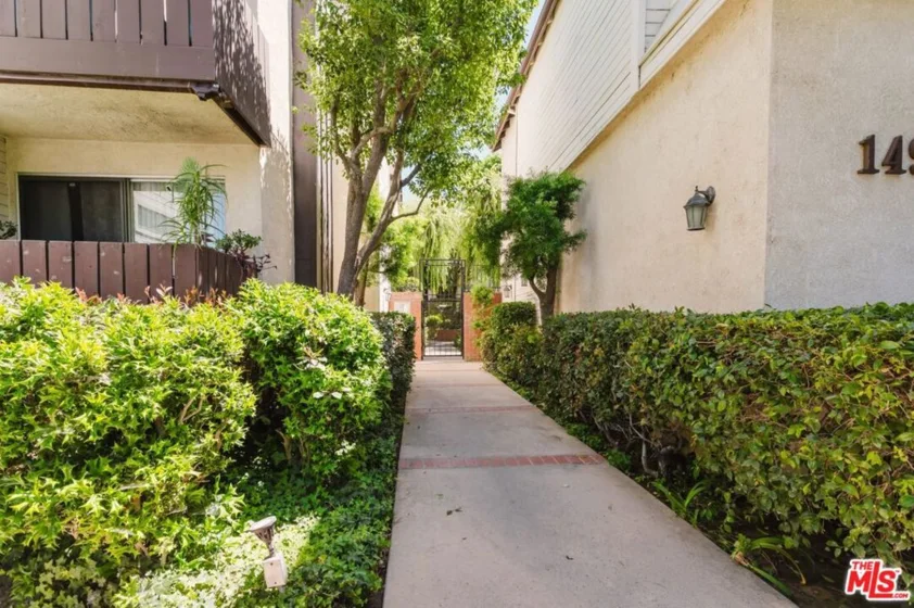 14980 Victory Boulevard #201 photo 34