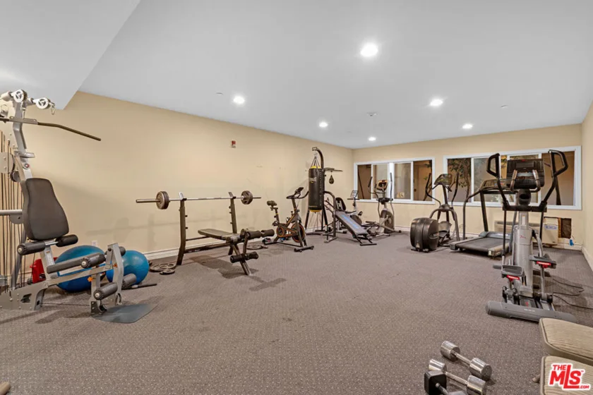 1838 Westholme Avenue #104 photo 32