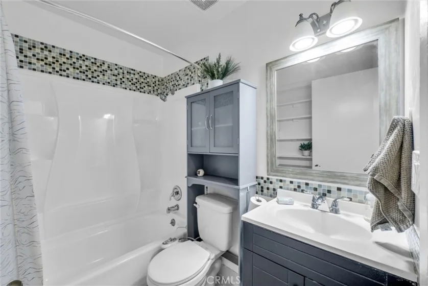 2142 W Liverpool Lane photo 16