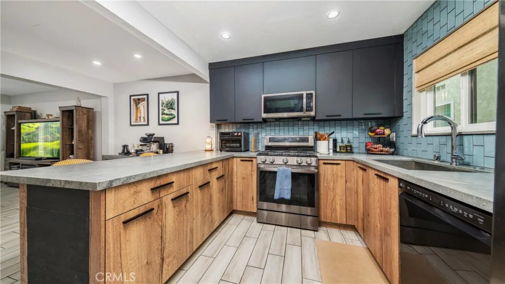 7422 Hazeltine photo 12