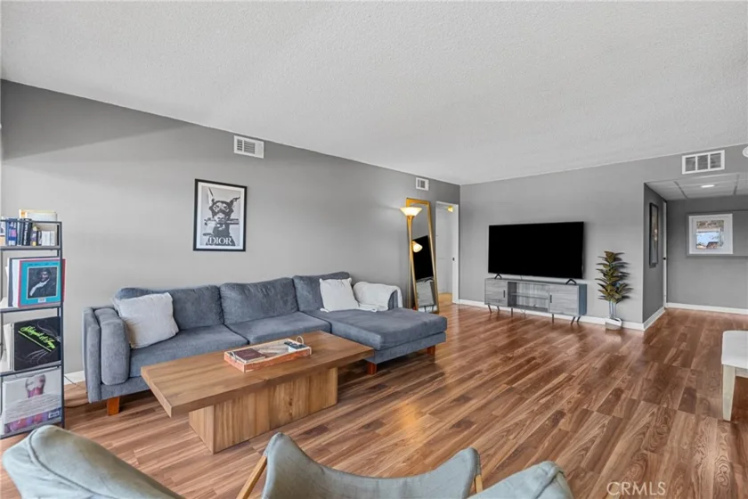 5454 Zelzah Avenue #309 photo 3