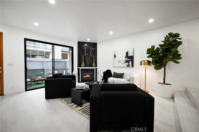 14348 Riverside Drive #10 photo 1