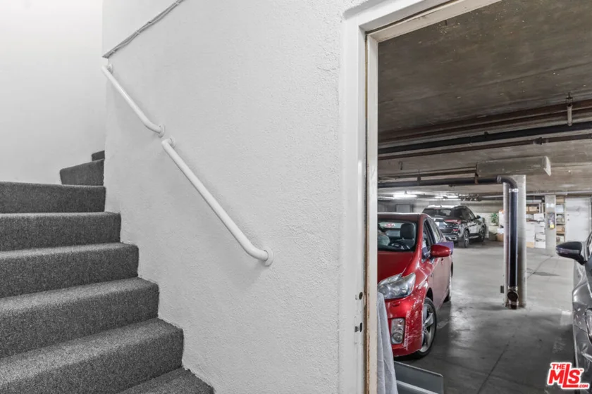 1828 Barry Avenue #4 photo 15