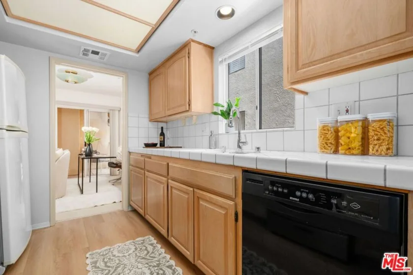 1932 Pelham Avenue #202 photo 21
