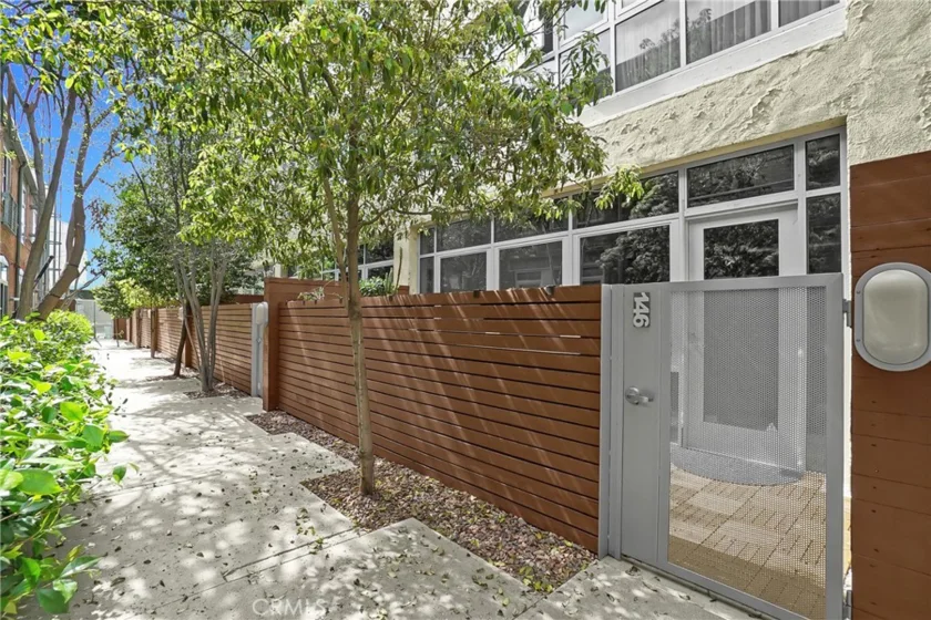 530 S Hewitt Street #146 photo 36