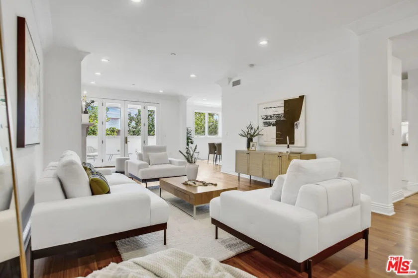 261 S Reeves Drive #201 photo 1