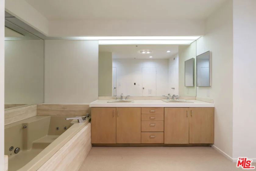 10430 Wilshire Boulevard #606 photo 17