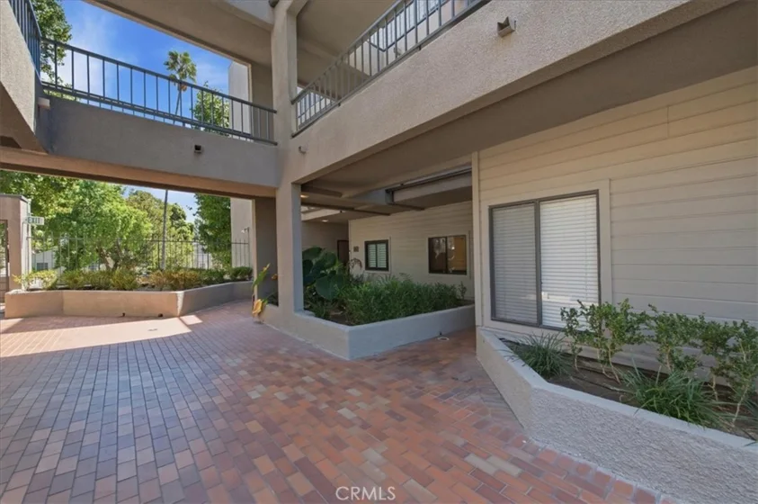1310 E Orange Grove #102 photo 3