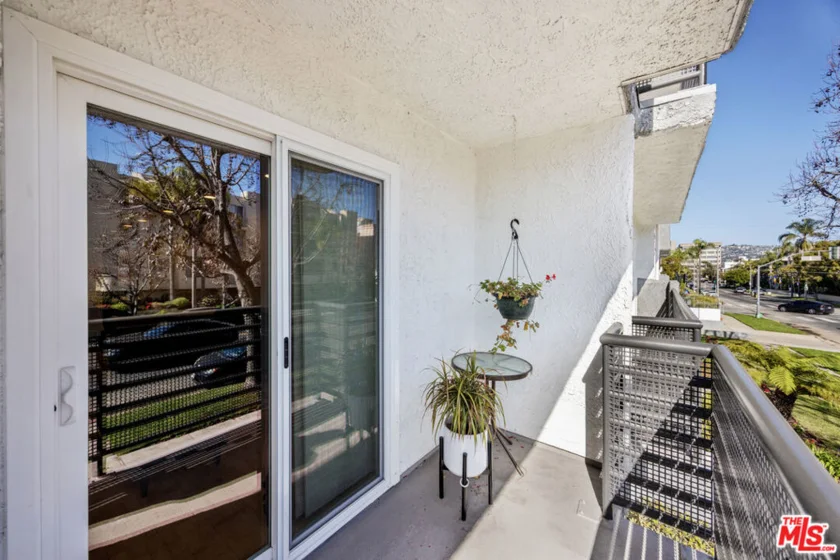 1515 S Beverly Drive #202 photo 12