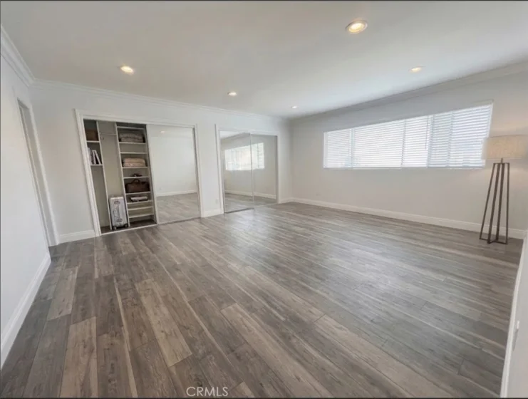 5354 Lindley #204 photo 8