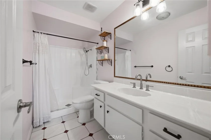 525 S Ardmore Avenue #320 photo 18