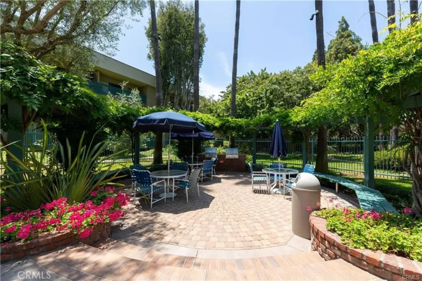 424 N Bellflower #101 photo 15