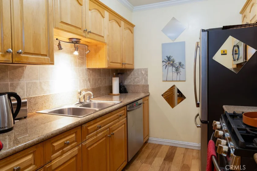 15344 Weddington Street #104 photo 6