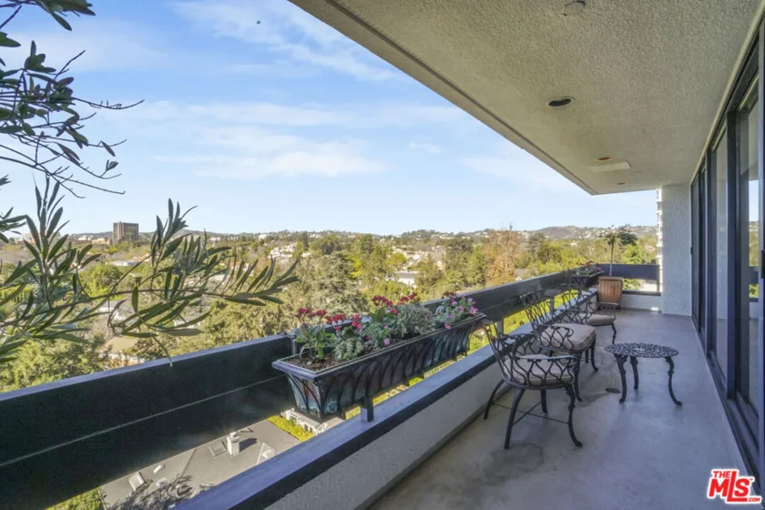 10551 Wilshire Boulevard #902 photo 17
