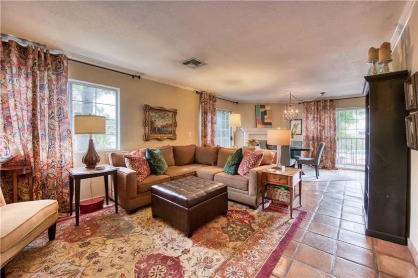 102 S Manhattan Place #101 photo 1