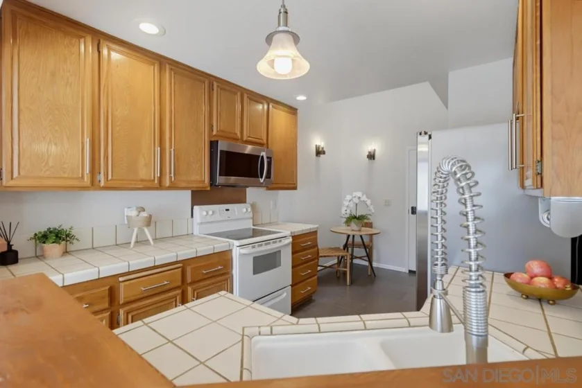 8391 Suntree Place photo 36