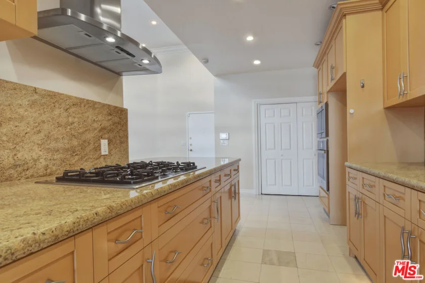 4443 Ventura Canyon Avenue #304 photo 25