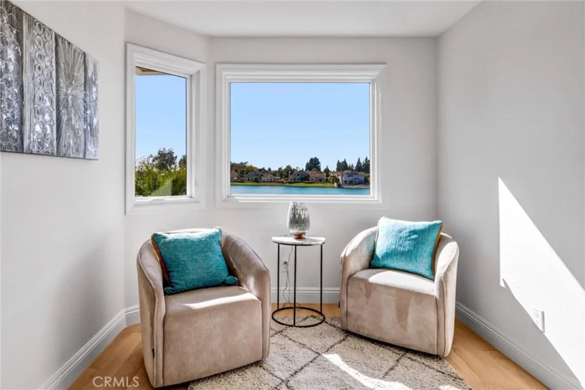 70 Fairlake photo 31