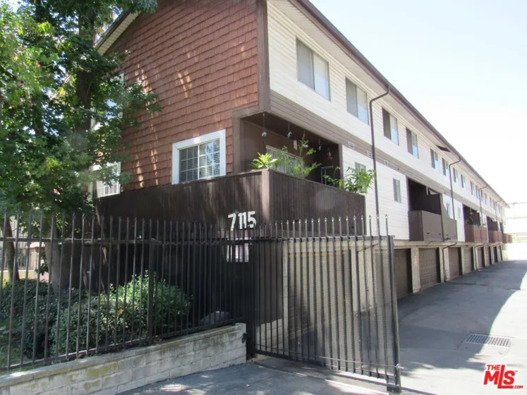 7115 Etiwanda Avenue #18 photo 1