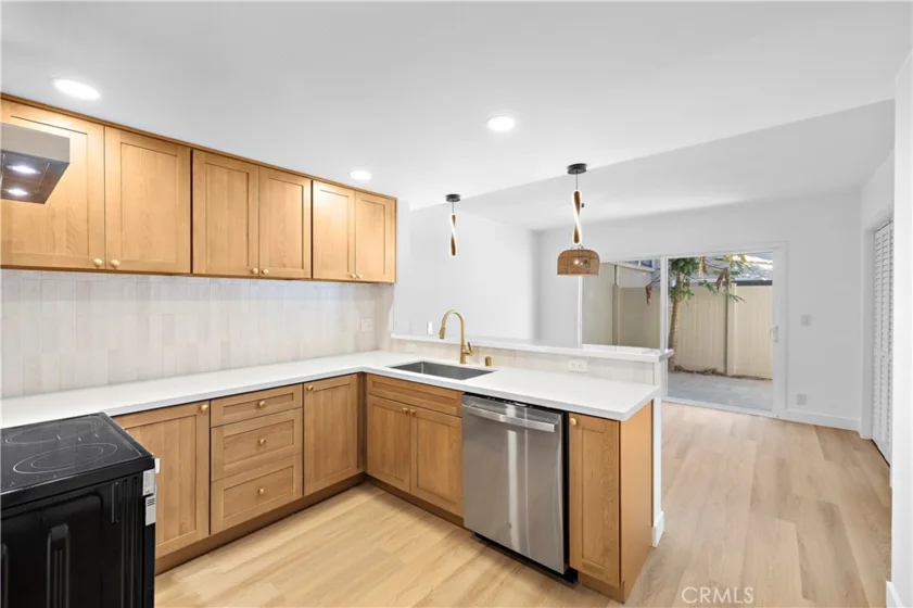655 W 6th #A photo 2