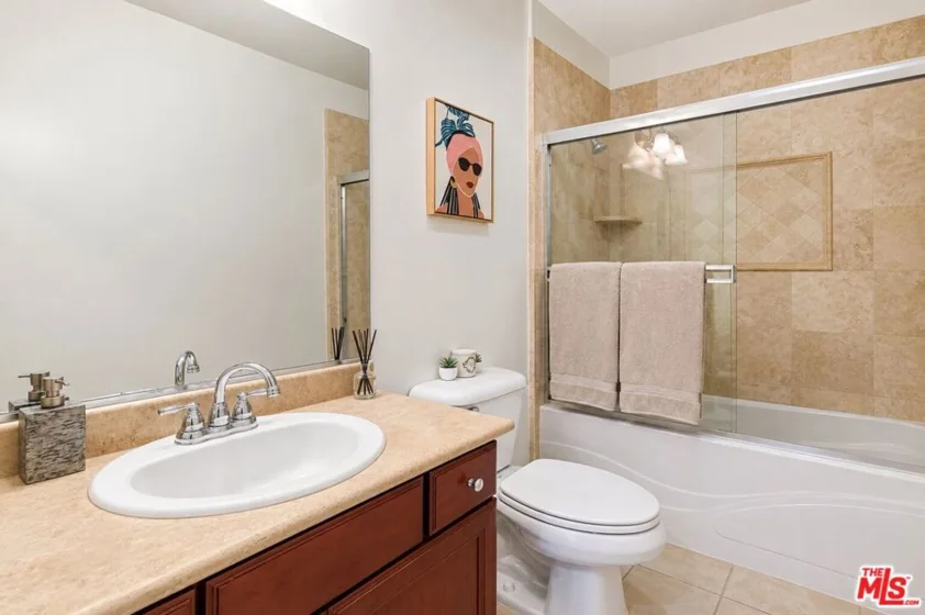 15206 Burbank Boulevard #116 photo 8
