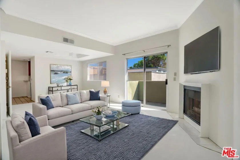 10926 Moorpark Street #13 photo 1