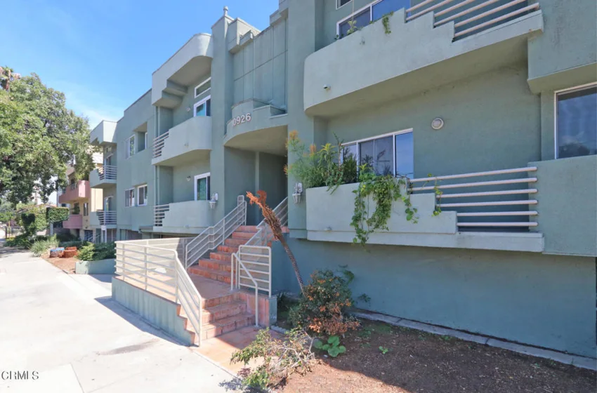 10926 Moorpark Street #11 photo 1