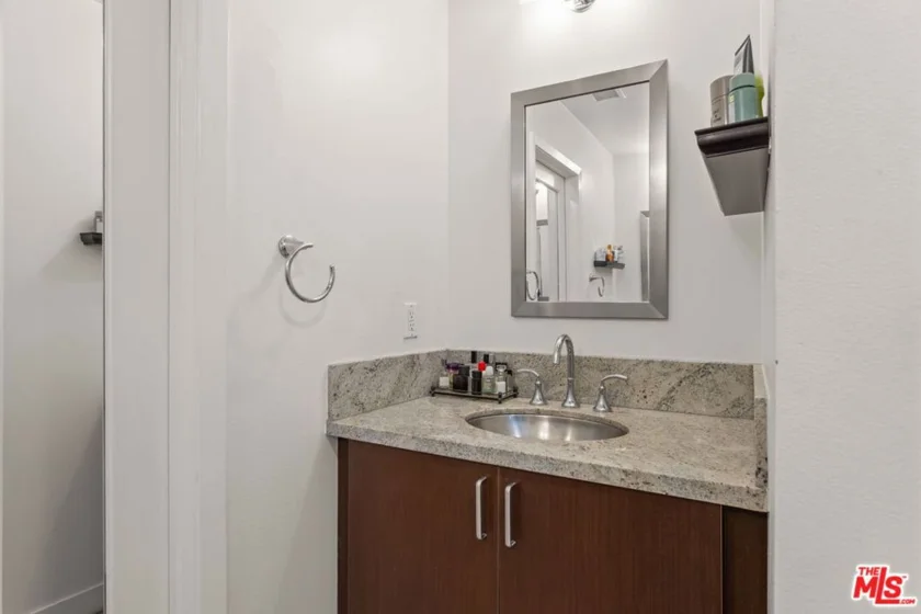 25 Delancy photo 19