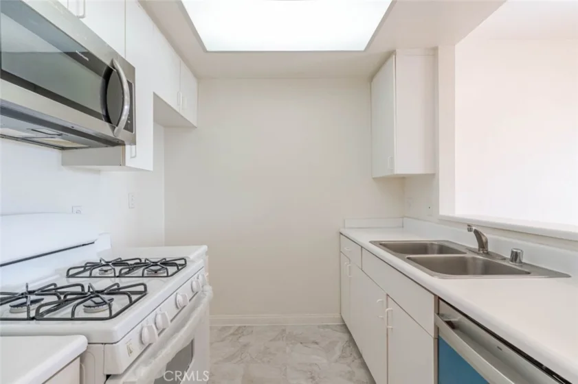 19350 Sherman Way #210 photo 7