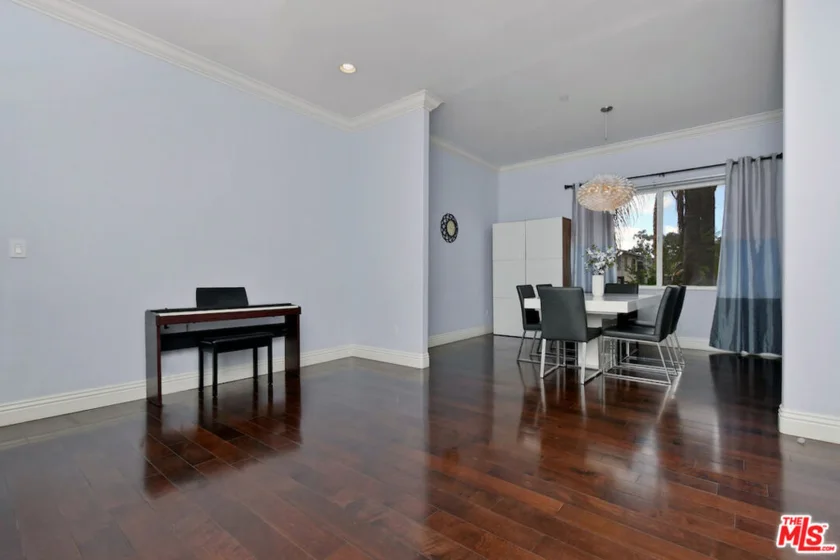 14315 Magnolia Boulevard #101 photo 8