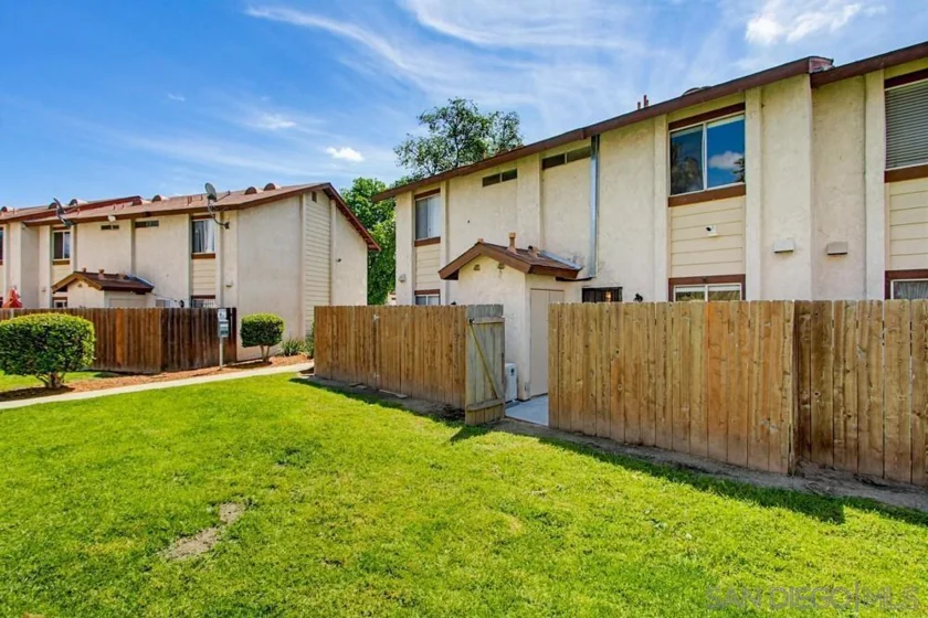 5130 N River Road #Unit B photo 12