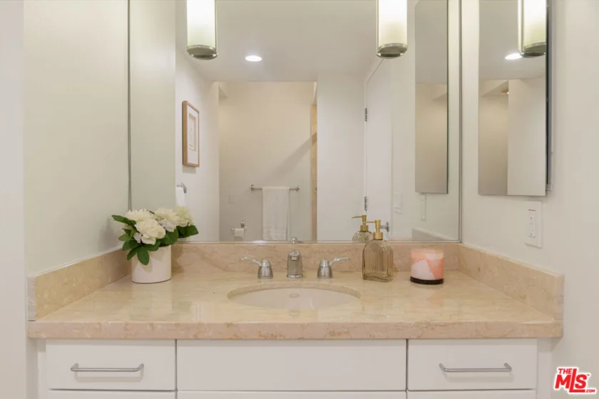 13600 Marina Pointe Drive #1605 photo 10