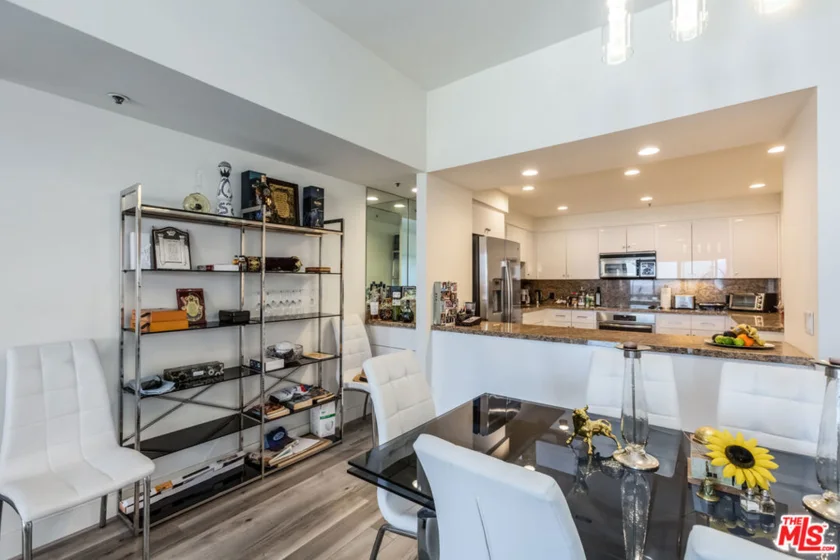 10445 Wilshire Boulevard #1806 photo 8