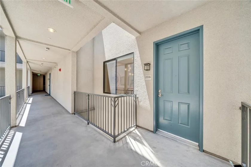 230 S Jackson #206 photo 16