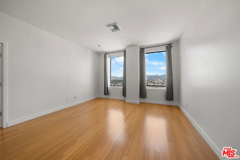 3810 Wilshire Boulevard #1801 photo 46