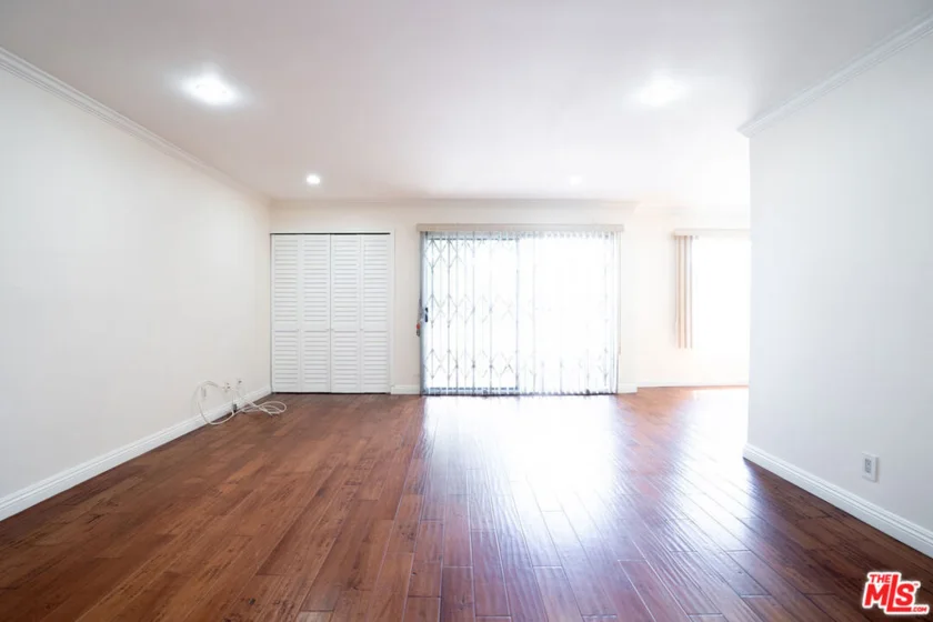 433 S Manhattan Place #108 photo 7