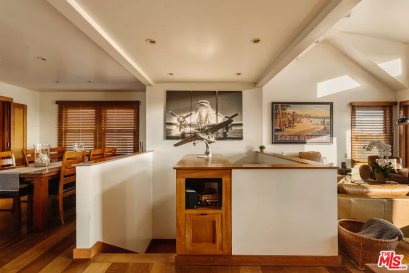 1366 Palisades Beach Road photo 3